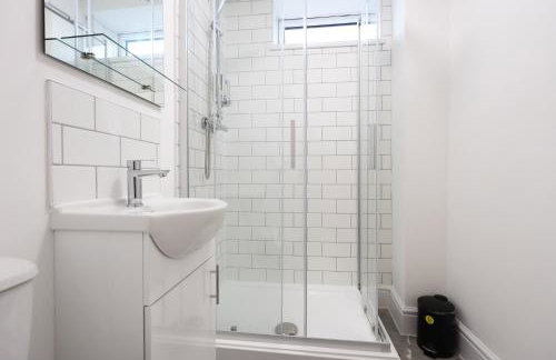 New Lodge Studios with Full Kitchen and Parking - Foto 18