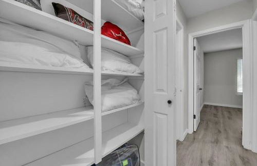 Cozy 5BR Home Sleeps 12 Near Downtown Austin and Tesla - Foto 43