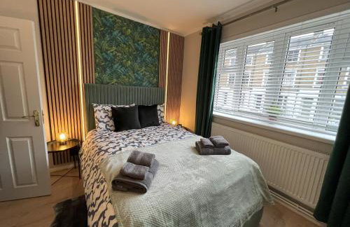 Spacious & Modern Family Gem - Foto 16