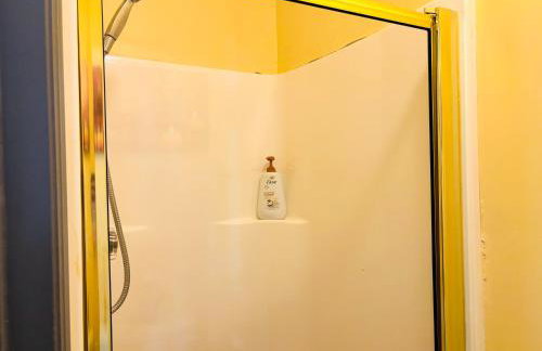 Large 3BR Home for Families and Work Stays With Fast WIFI - Foto 12