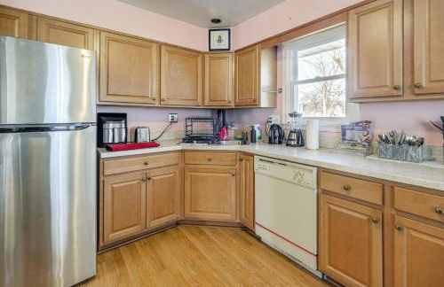 Work and Play Near DC Extended Stay with Large Yard - Foto 7