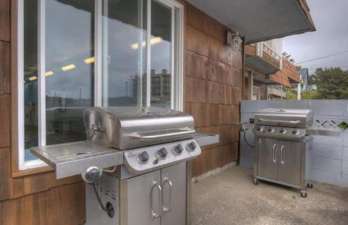 Oceanfront Suite - Top Floor - Sleeps 4 - Pool and Sauna - Foto 47