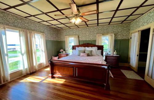 Classic Lakeside Estate Stay with Cozy Living Spaces & Outdoor Adventures in Kuttawa, Kentucky - Foto 15