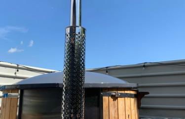 Shepherds Hut with Scandinavian Hot Tub and hydromassager - Foto 15