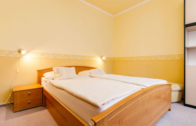 4 bedroom House in Balatonszárszó with private pool and garden - Photo 30