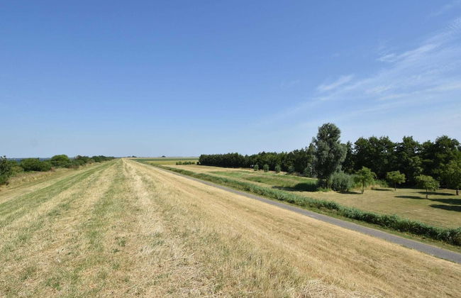 Peaceful Holiday Home With Garden - Photo 18