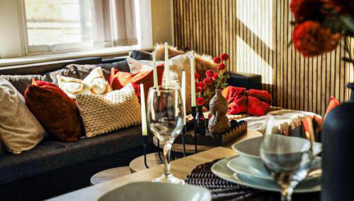 Bradford City Centre Walk To Trains, Dining, 65' Smart TV, Perfect For Working Professionals - Foto 4