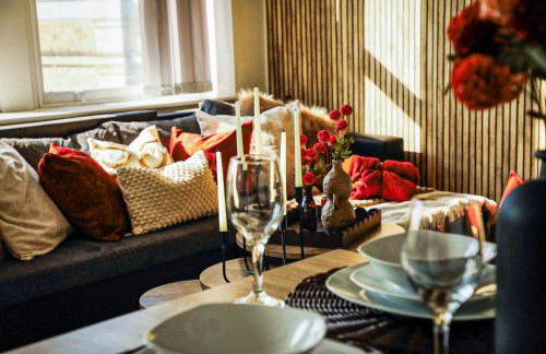 Bradford City Centre Walk To Trains, Dining, 65' Smart TV, Perfect For Working Professionals - Foto 4