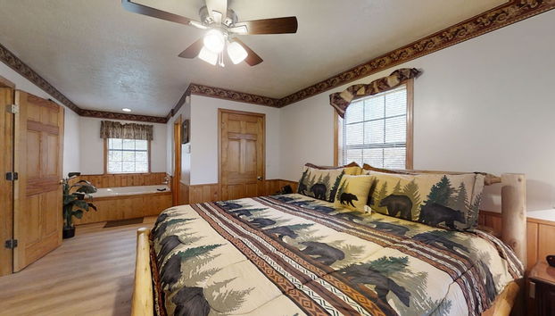 Little Mountain Hideaway 2 Bedroom Cabin by RedAwning - Foto 3, Habitación