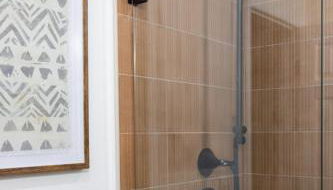 NEW Riverside Retreat with Pool - Foto 2