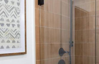 NEW Riverside Retreat with Pool - Foto 2