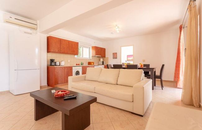 Villa Peach Large Private Pool Walk to Beach Sea Views A C Wifi Car Not Required - 2181 - Foto 15