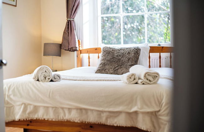 Stylish 2Bed Steps from Iconic Waterloo - Photo 8