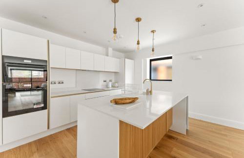 3 Bed House near Purley, by ARP Homes, Free Parking, Ideal for Long Stays & Insurance Bookings - Foto 5