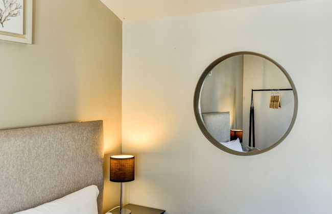 Beautiful 4 Bed House, 3 Minutes to Sea, Sleeps 8 - Foto 12