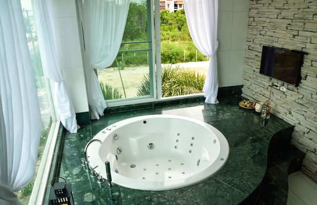 The Beach Palace 2BR Luxury Beachfront - Foto 26