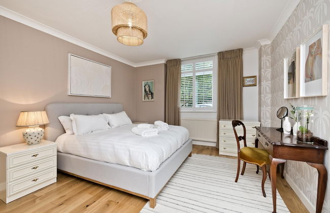 Botanical Bliss Near Kew Gardens by Underthedoormat - Foto 2