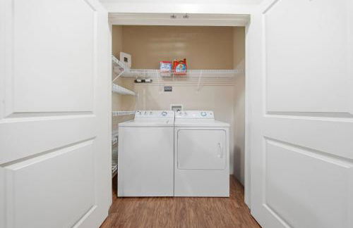 Chic 2BR w Pool Pet-Friendly Unit #14 - Foto 39