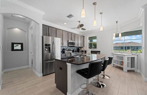 Sun-Soaked & Tranquil Getaway Relaxing Pool Area - Foto 8