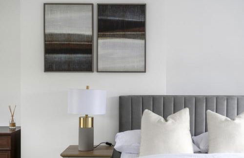 Luxurious 3 Bed House with Free Parking, Sky TV, Movies & Netflix - Foto 39