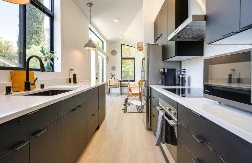 Redwood City Escape with Big-Screen TV! - Foto 2