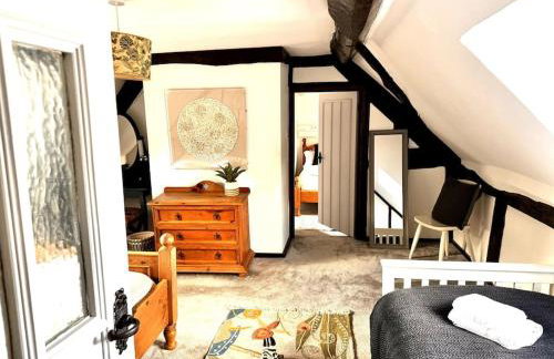 Stylish Tudor Cottage & Hot Tub - Photo 16