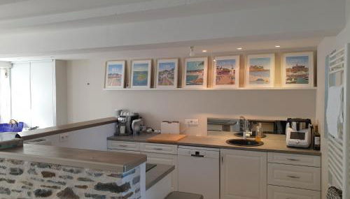 Maison de ville située à 8 kms du Mont St Michel - Foto 2, stove, toaster, minibar