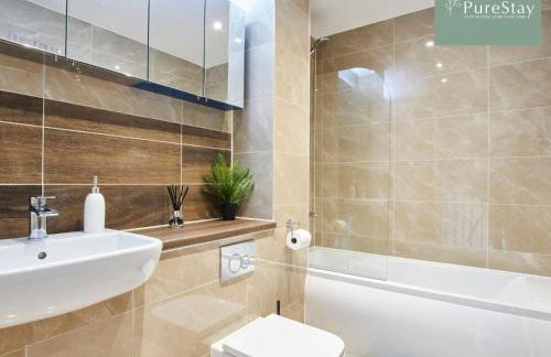 Stylish 5-bedroom Manchester Retreat Sleeps 9 by PureStay - Foto 52