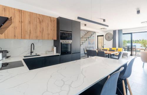 Beachfront Escape Villa Nevera - Foto 31