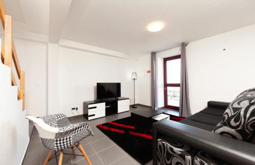 Melo's Place - Photo 6