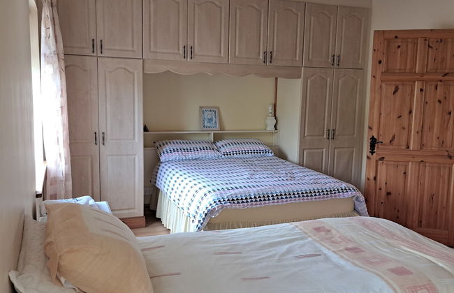 Spacious 6-bed House 10 Minutes From Knock Airport - Photo 4