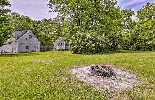 Granby Getaway in the Woods with Spacious Yard! - Foto 23