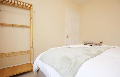 Orchard Place By N And N Stays, Perfect for corporate, contractor teams and families visiting the area, 3 Bed House with Private Parking, Semington Near Bath - Foto 14