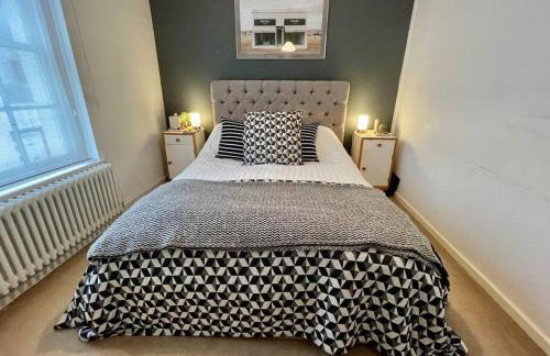 Gorgeous 2 bedroom apartment edge of Cabot Circus - Foto 12