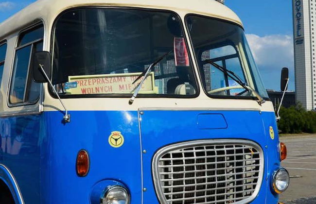 Visite panoramique à bord d'un bus rétro - Photo 1