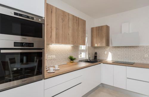 Villa Petra s bazenom, roštiljem i parkingom - Foto 24