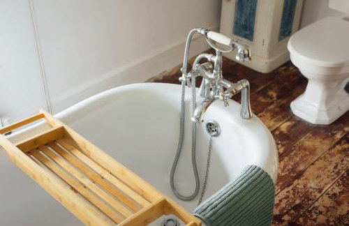 Farmhouse Charm with Modern Style in Pembrokeshire - Foto 48