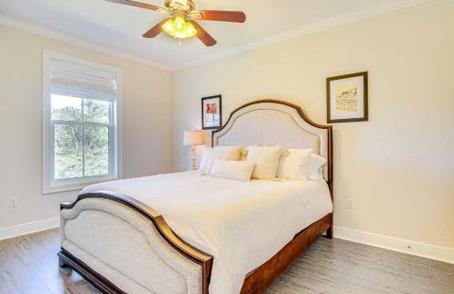 Walk to Beach Oceanfront Home with Outdoor Kitchen - Foto 16