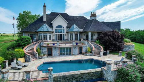 Manor on the 7th - Photo 2