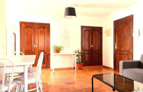 NO FIESTAS, 5 DORMITORIOS Solo familias, parejas o trabajo PARKING Público Gratis a 300m - Foto 16