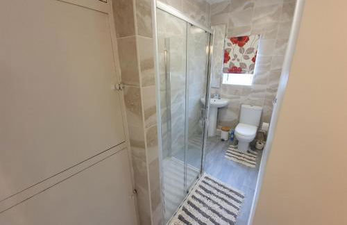 king Bed Premium luxury suite + Free Parking + Free Fast WiFi - Foto 24