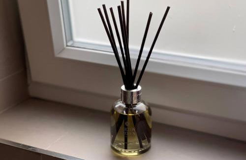 Luxury King-Bed EnSuite with Quiet Private Patio - Foto 25