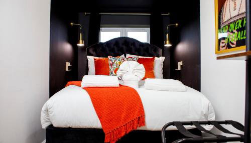 6 BR 3 Bath Spacious Tudor House & Free Parking - Foto 2, towels