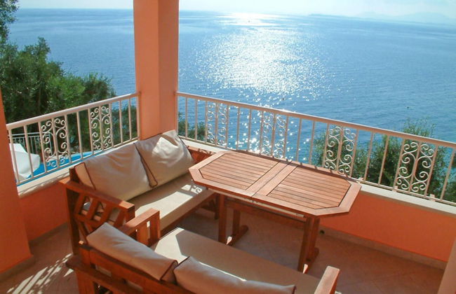 Villa Petros Large Private Pool Walk to Beach Sea Views A C Wifi Car Not Required - 180 - Foto 3