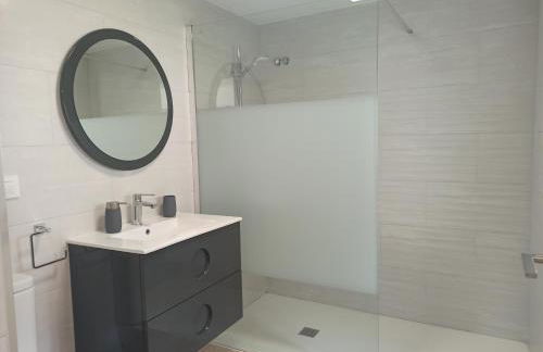 Casa cerca de la playa con patio y garaje privado - Foto 15