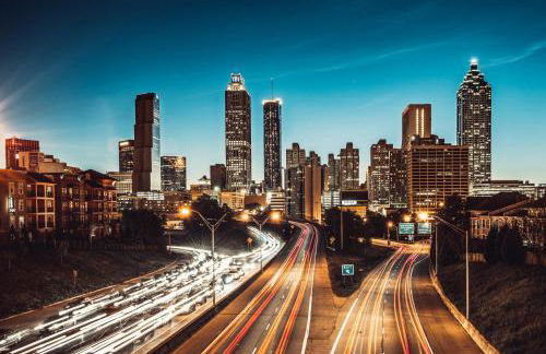 Spacious 3BR with Game Room and Fenced Yard Near Six Flags and Braves - Foto 60