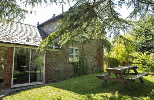 Courtyard Cottage - Photo 7