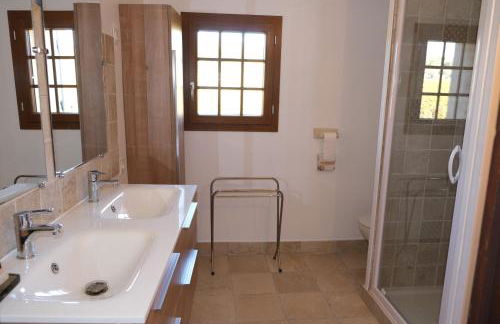 typical mas provençal with swimming pool in a small hamlet near mouriès in the alpilles in provence- 8 persons - Foto 29