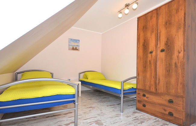 Seaside Cottage With Terrace and Lovely Garden - Photo 2