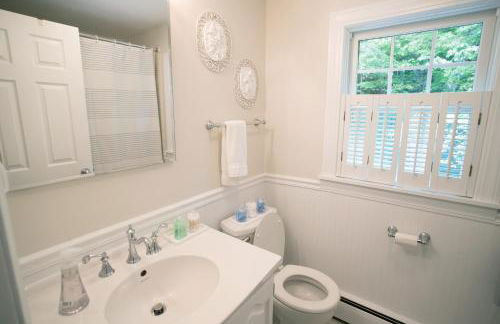 14mi to Mt. Snow! Arcade, Private Suite, King Bed! - Foto 22